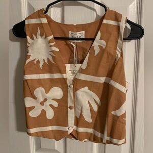Rust Graphic Print Cropped Button-Front Tank Top